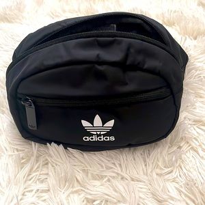 Brand new! Adidas Fanny pack. Black. Very cute 😍